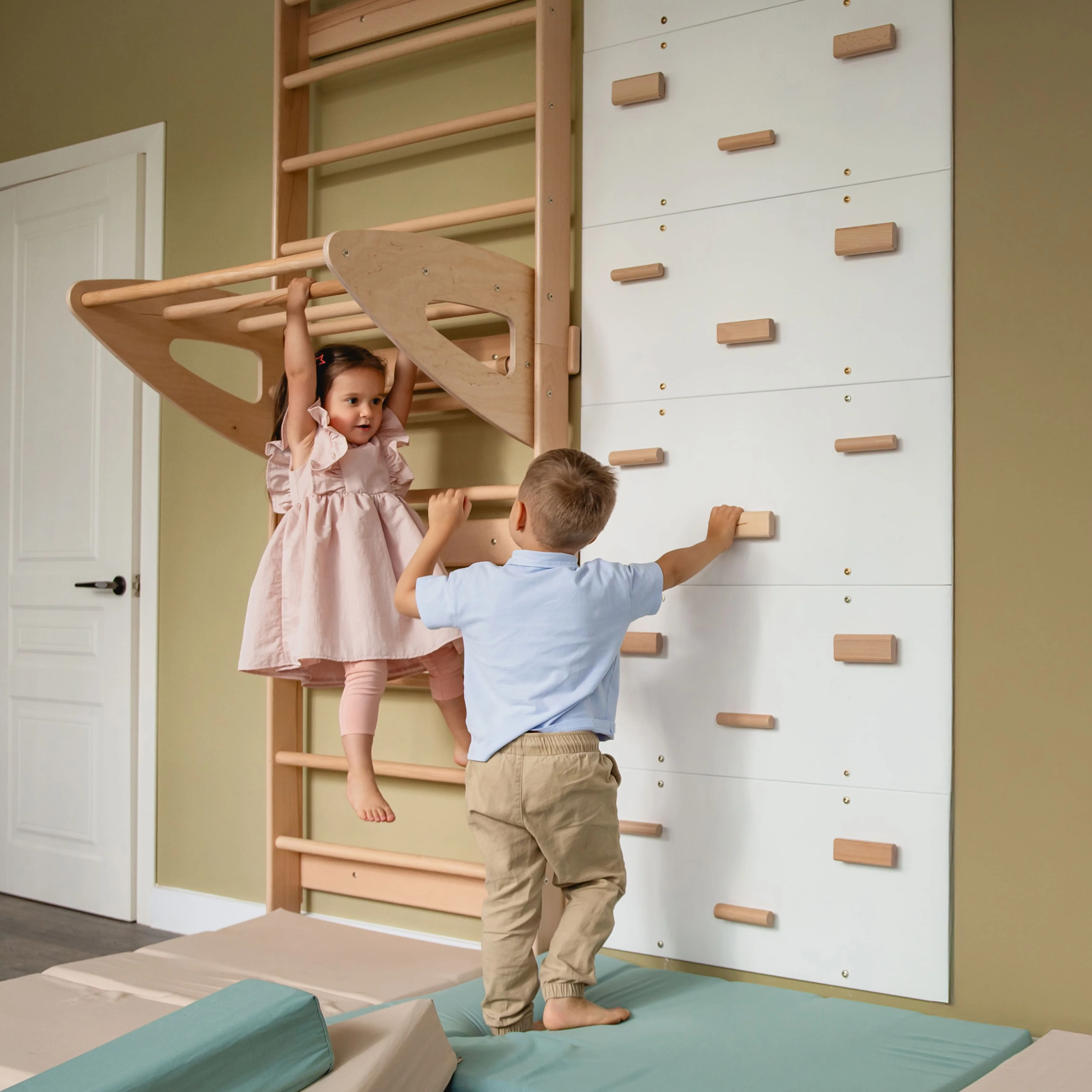 4-in-1 Sprossenwand Set mit Kletterwand & Zubehör - Image 5