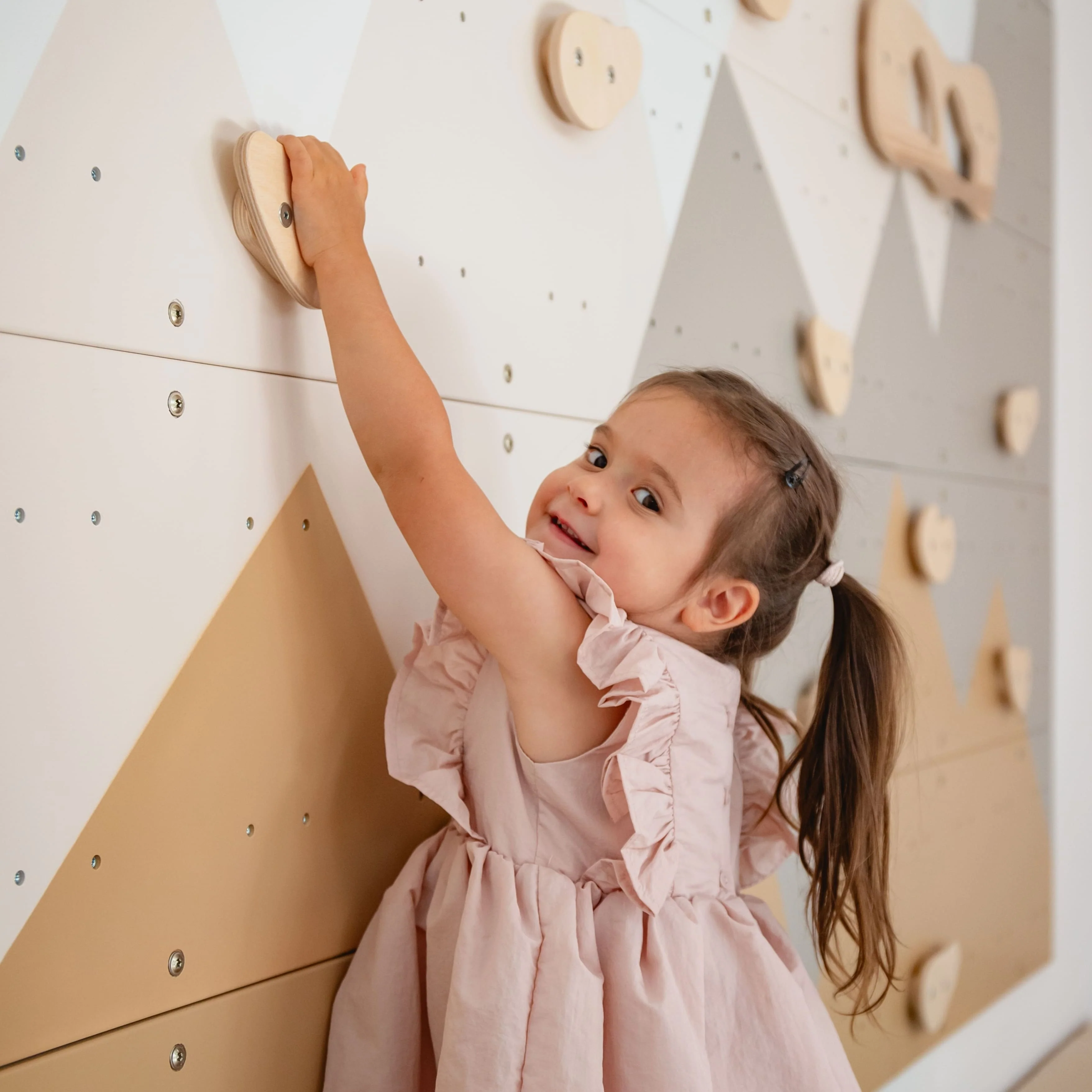 Kinderzimmer Kletterwand - Image 10