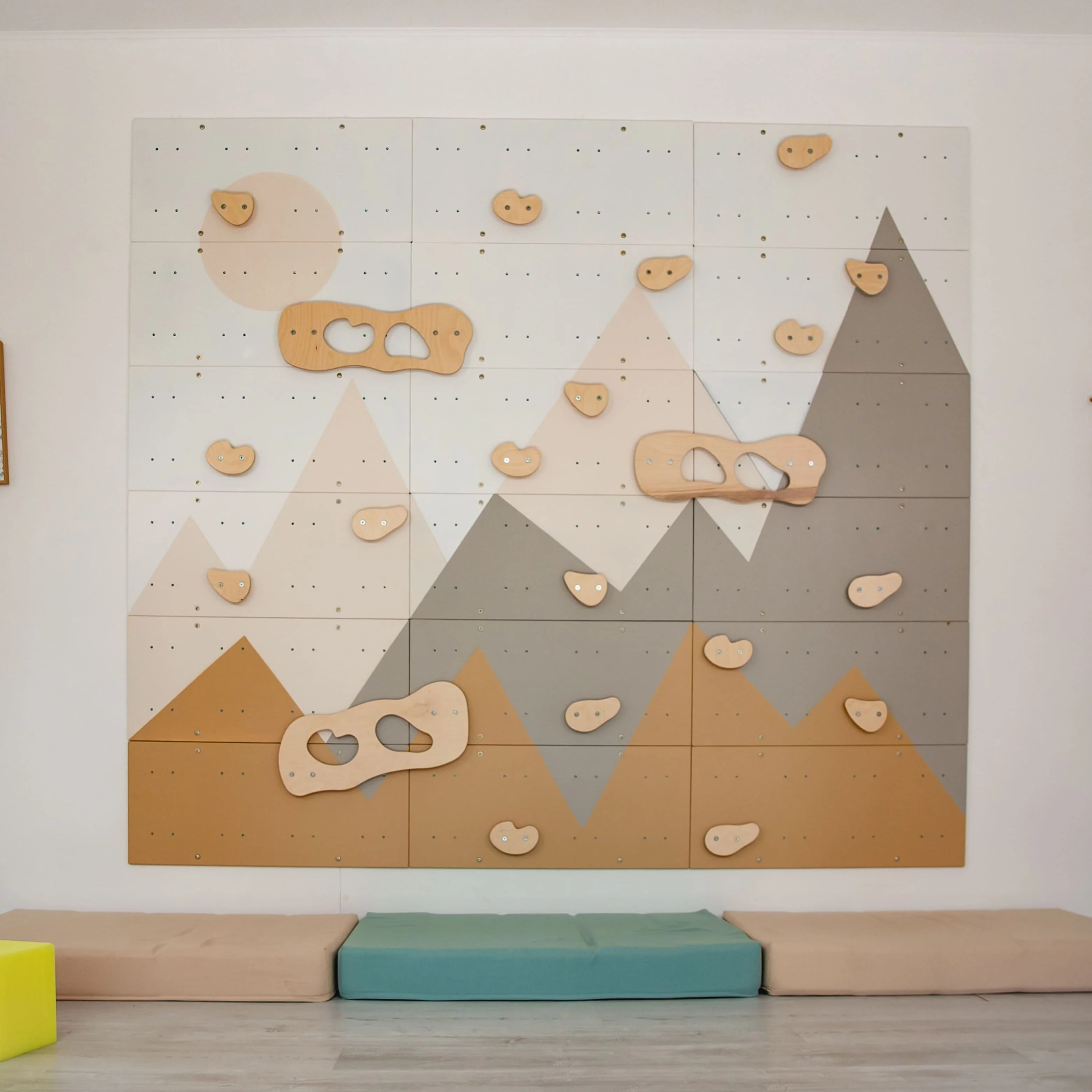 Kinderzimmer Kletterwand - Image 11