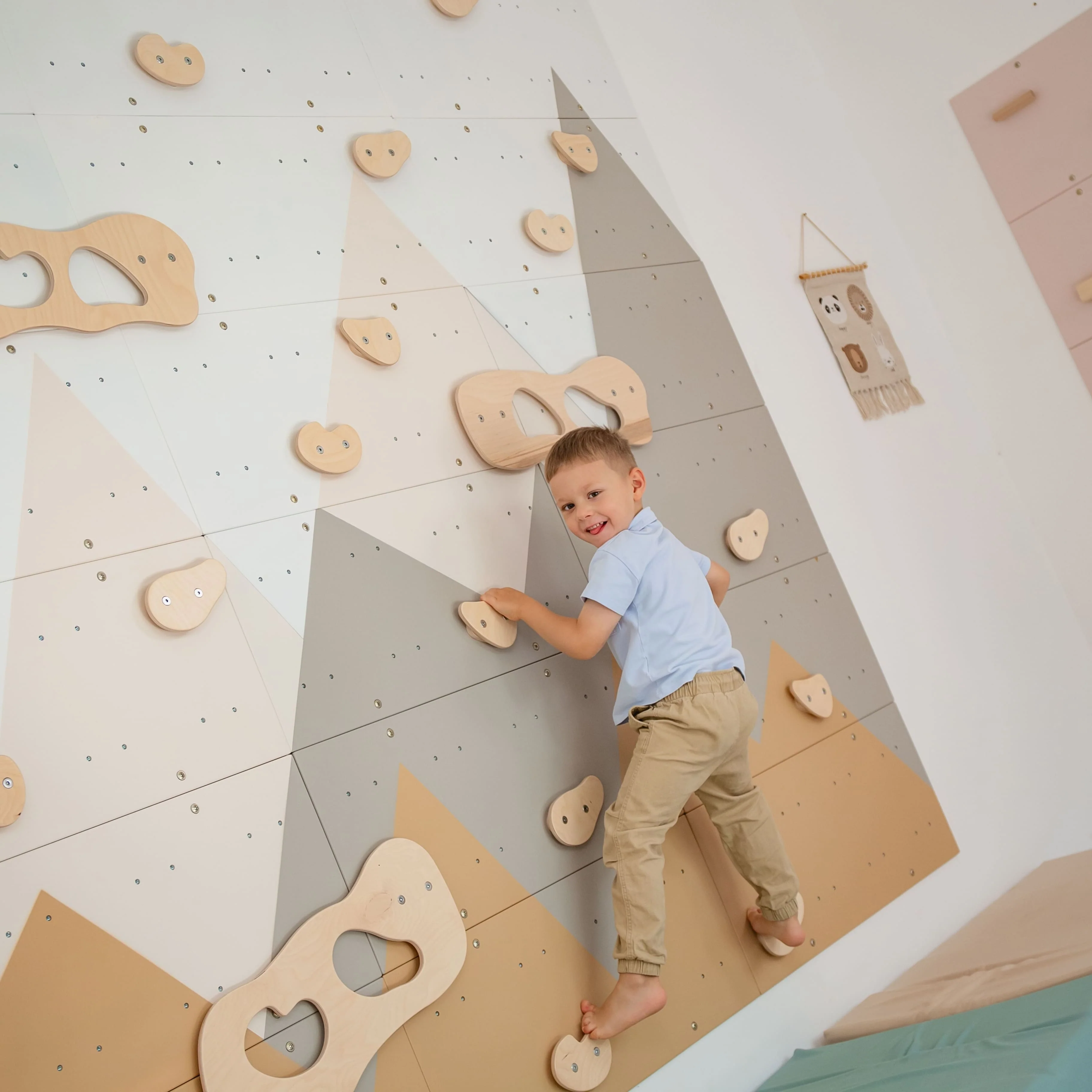 Kinderzimmer Kletterwand - Image 6